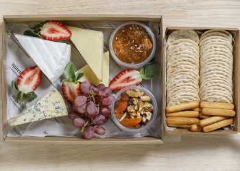 No added nuts cheese lover - small (serves 5-8)