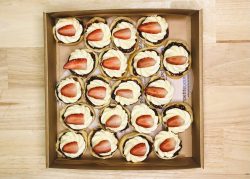 Spring Racing mini scones (20 pieces)