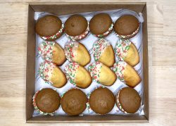 Christmas sweet box (box of 16)